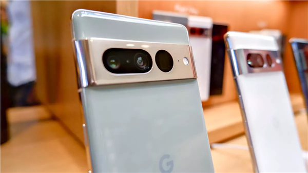 开机就是Android 13 谷歌Pixel 7系列真机图赏：4300元起