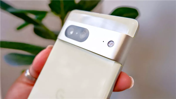 开机就是Android 13 谷歌Pixel 7系列真机图赏：4300元起