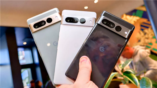 开机就是Android 13 谷歌Pixel 7系列真机图赏：4300元起