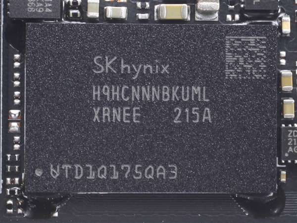 Solidigm发布旗舰级SSD P44 Pro：7.37GB/s速度捅到天花板