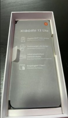 小米13 Lite真机照泄露：比iPhone 14 Pro更轻薄