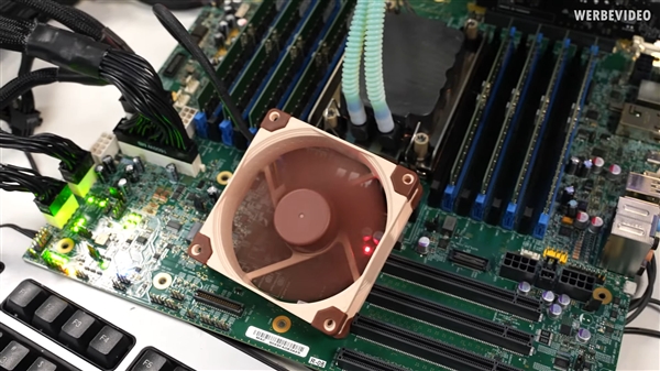 Intel 56核心发烧U跑分逼近AMD 64核心：峰值功耗1100W！