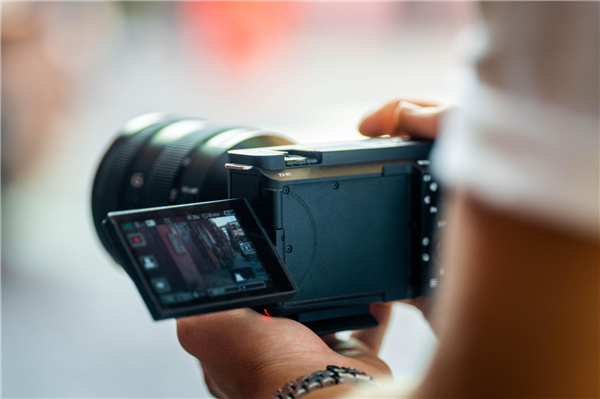 世界最小、最轻全画幅vlog相机 索尼ZV-E1发布：15499元起