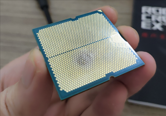 AMD锐龙7000X3D多次烧毁 主板都挂了！祸根终于找到