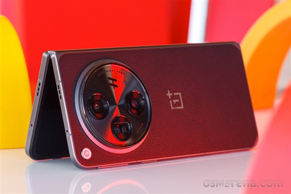 <a href='https://www.samsung.com/cn/' target='_blank'><u>三星</u></a>最强对手！一加首款折叠屏一加Open图赏