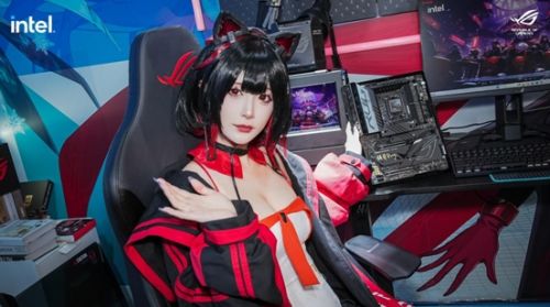 模玩UP主虾米大模王坐镇EVA联名展示区