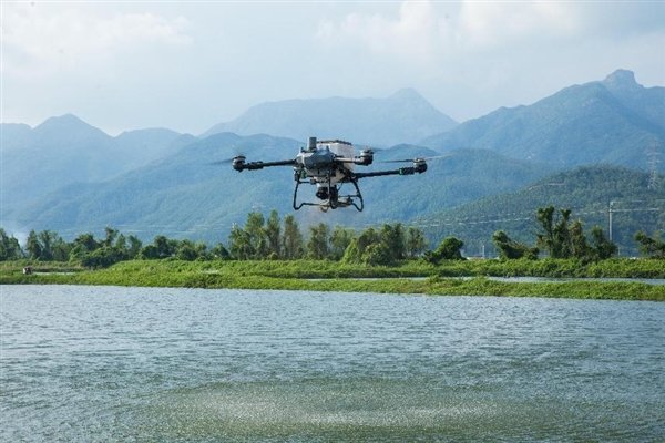 大疆发布T60农业无人飞机：载重60公斤 一次一袋肥