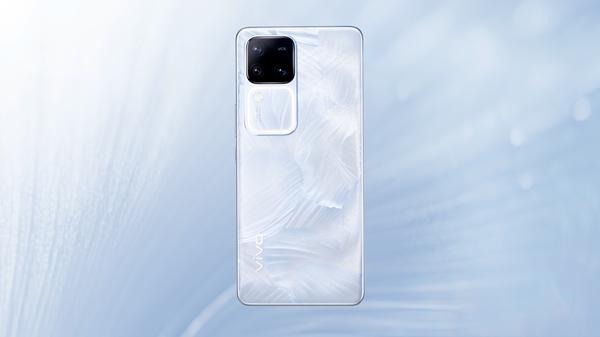 全新升级影棚级柔光 vivo S18系列夜景人像知冷暖懂远近