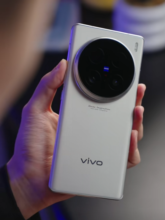 2亿像素影像灭霸！vivo X100 Ultra真机上手：硕大环形相机