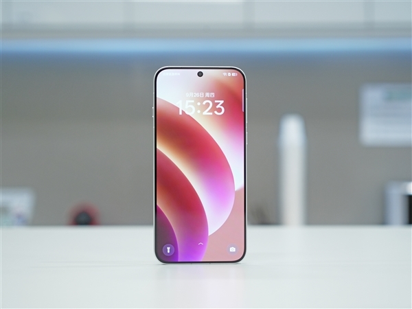 <a href='http://www.oppo.com/cn/' target='_blank'><u>OPPO</u></a> Find X8系列官图发布：超窄边直屏、物理四等边