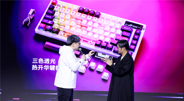 ROG×初音未来跨界联动燃爆二次元！全新外设惊艳亮相