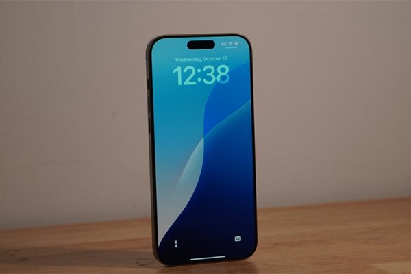 苹果放弃药丸屏！iPhone 18 Pro系列屏幕曝光