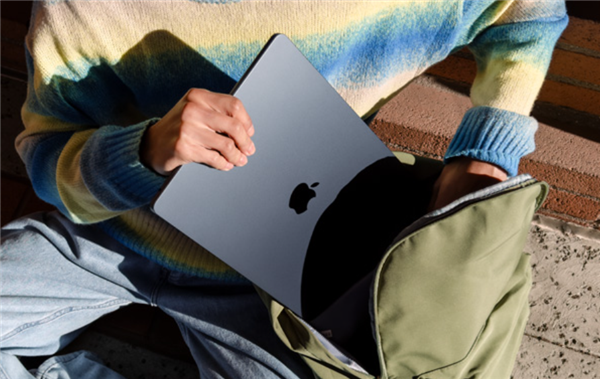 <a href='https://www.apple.com/cn/' target='_blank'><u>苹果</u></a>廉价版MacBook来了：A18 Pro+12.9英寸屏幕！起售价不到5000元