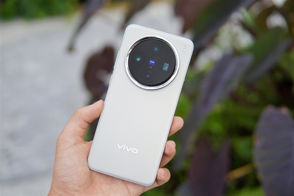 vivo X300 Pro首发全新2亿像素：vivo<a href='https://www.samsung.com/cn/' target='_blank'><u>三星</u></a>联合打造