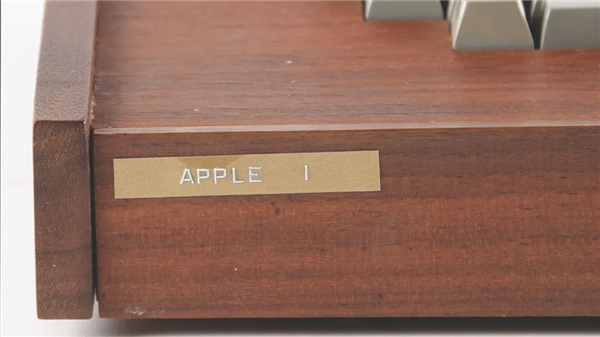 仅存世9台！稀有木盒版Apple-1拍卖：估价超210万元