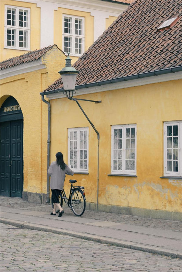 2949元 佳能发布RF45mm F1.2 STM全画幅镜头：同价位罕见F/1.2大光圈