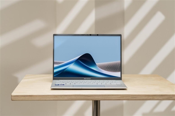 年末购机首选华硕灵耀14 2025 AI时代的智慧工作伙伴