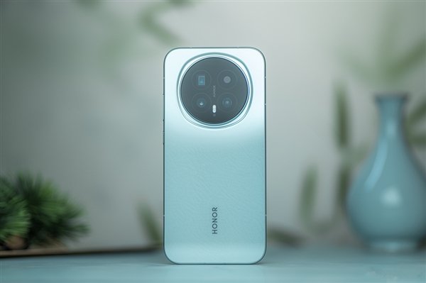 荣耀Magic8 RSR蓄势待发：唯一一款双3D超大杯旗舰