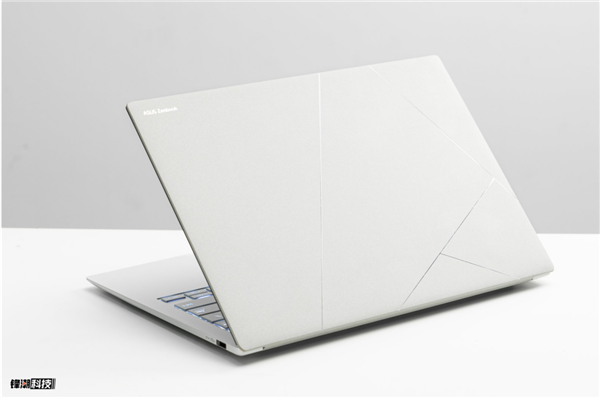 高频通勤及差旅必备，华硕灵耀14 Air轻薄有质感、性能在线