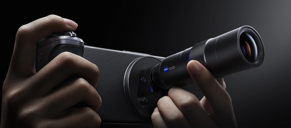 新一代影像灭霸！vivo X300 Ultra规格出炉：6.82英寸2K直屏、取消拍照键