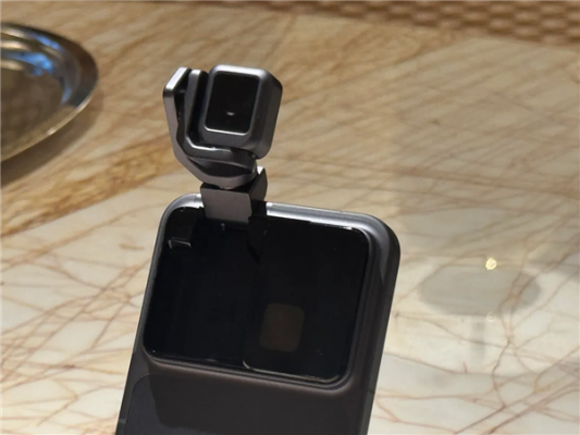 这就是全球首款机器人手机！荣耀ROBOT PHONE惊喜亮相CES