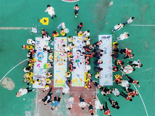 华硕e创公益十七载:“科普智联室”赋能乡村 万名青年志愿者用科技点亮未来