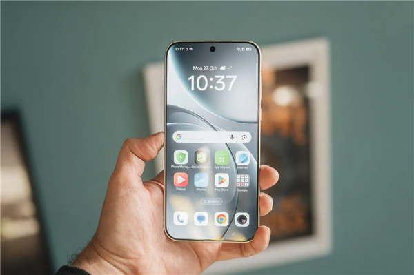 OPPO Find X9 Ultra工程机偷跑：支持10倍光变 最强骁龙8E5望远镜