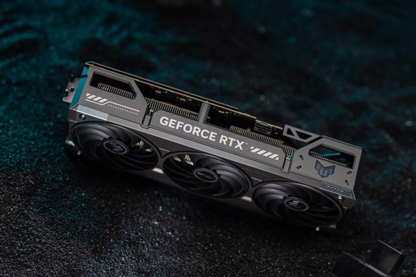 华硕50系列显卡支持DLSS 4.5超分辨率 开启强性能！