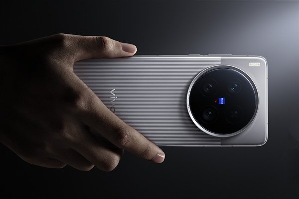 蓝厂最强旗舰来了！vivo X300 Ultra官宣