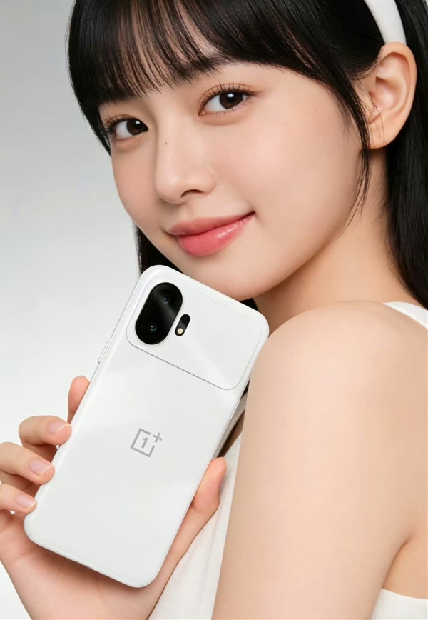 小屏党的梦中情机！<a href='https://www.oneplus.com/cn' target='_blank'><u>一加</u></a>15T外观偷跑：神似iPhone 17 Pro