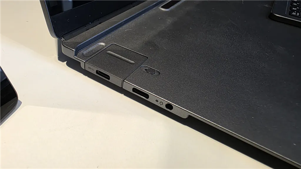 屏幕想放哪就放哪！联想模块化AI PC来了：单双屏自由切换、接口随意拼