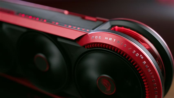 满级旗舰战力！ROG MATRIX 骇客5090D V2显卡30周年纪念版登场