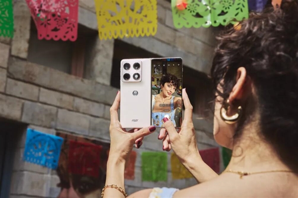 联想moto首款大折叠来了！moto razr fold即将上市：首发第五代骁龙8