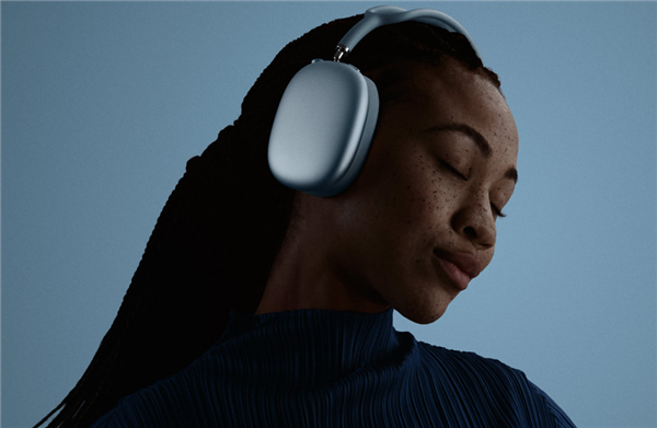 <a href='https://www.apple.com/cn/' target='_blank'><u>苹果</u></a>AirPods Max 2正式发布：主动降噪增强1.5倍 3999元