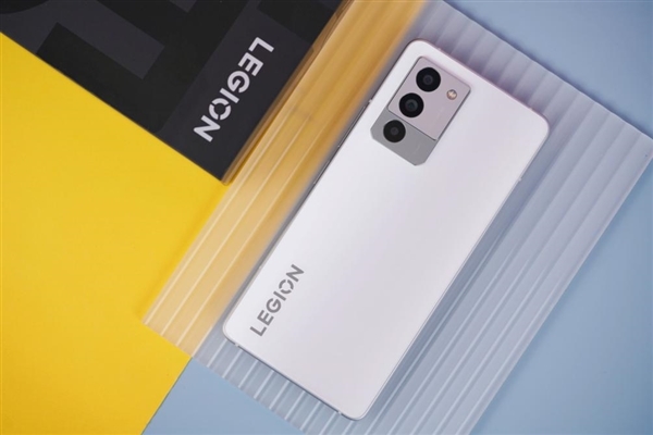 回归首作！<a href='https://www.lenovo.com.cn/' target='_blank'><u>联想</u></a>拯救者手机Y70新一代外观揭晓：5月见
