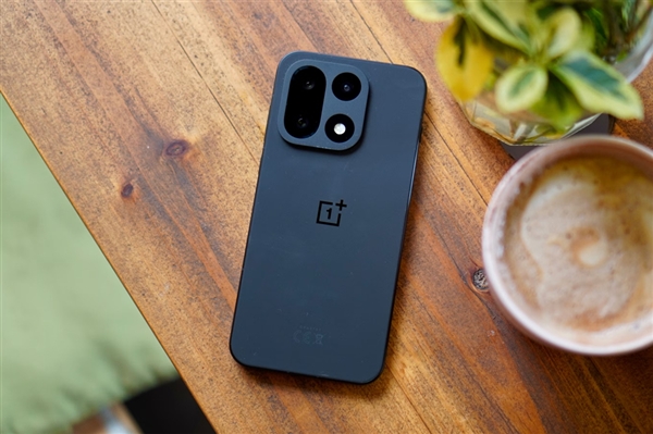 性能最激进的安卓旗舰！一加16已在路上：首批搭载满血版骁龙8E6 Pro