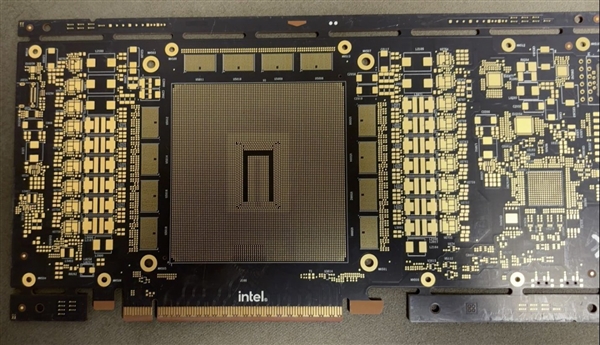 Intel 160GB新显卡首次现身！20颗8GB LPDDR5X