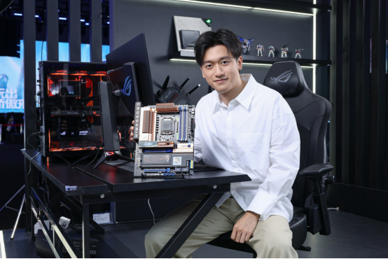 ROG复刻主板及首款ROG内存惊艳ROG DAY 2026