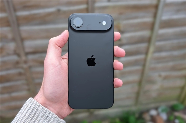 行业唯一超轻薄旗舰！iPhone Air 2参数出炉：3500mAh+2nm芯片