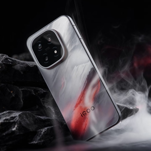 手游党狂喜！iQOO 16即将登场：骁龙8E6 Pro+2K三星屏