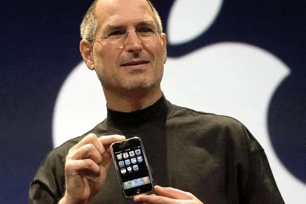 <a href='https://www.apple.com/cn/' target='_blank'><u>苹果</u></a>20周年纪念版iPhone消息汇总：明年秋季问世！